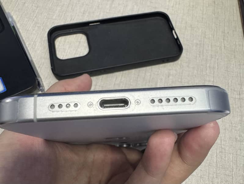 Apple iPhone 15 Pro Max 4