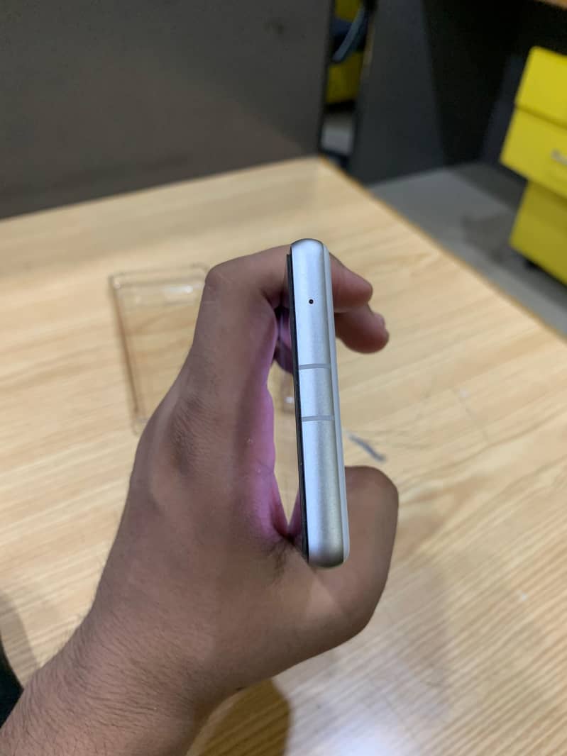 Google Pixel 7a 1
