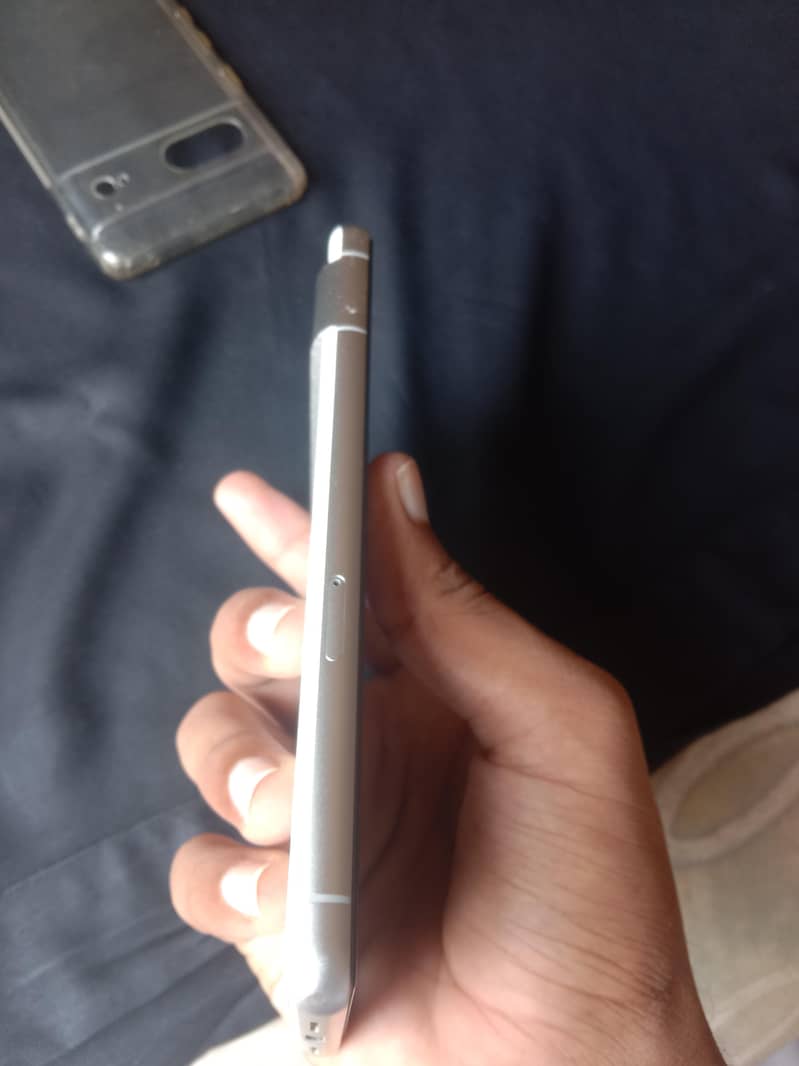 Google Pixel 7 4