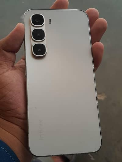 Infinix hot 60 pro  8/128 condition 10 by 9