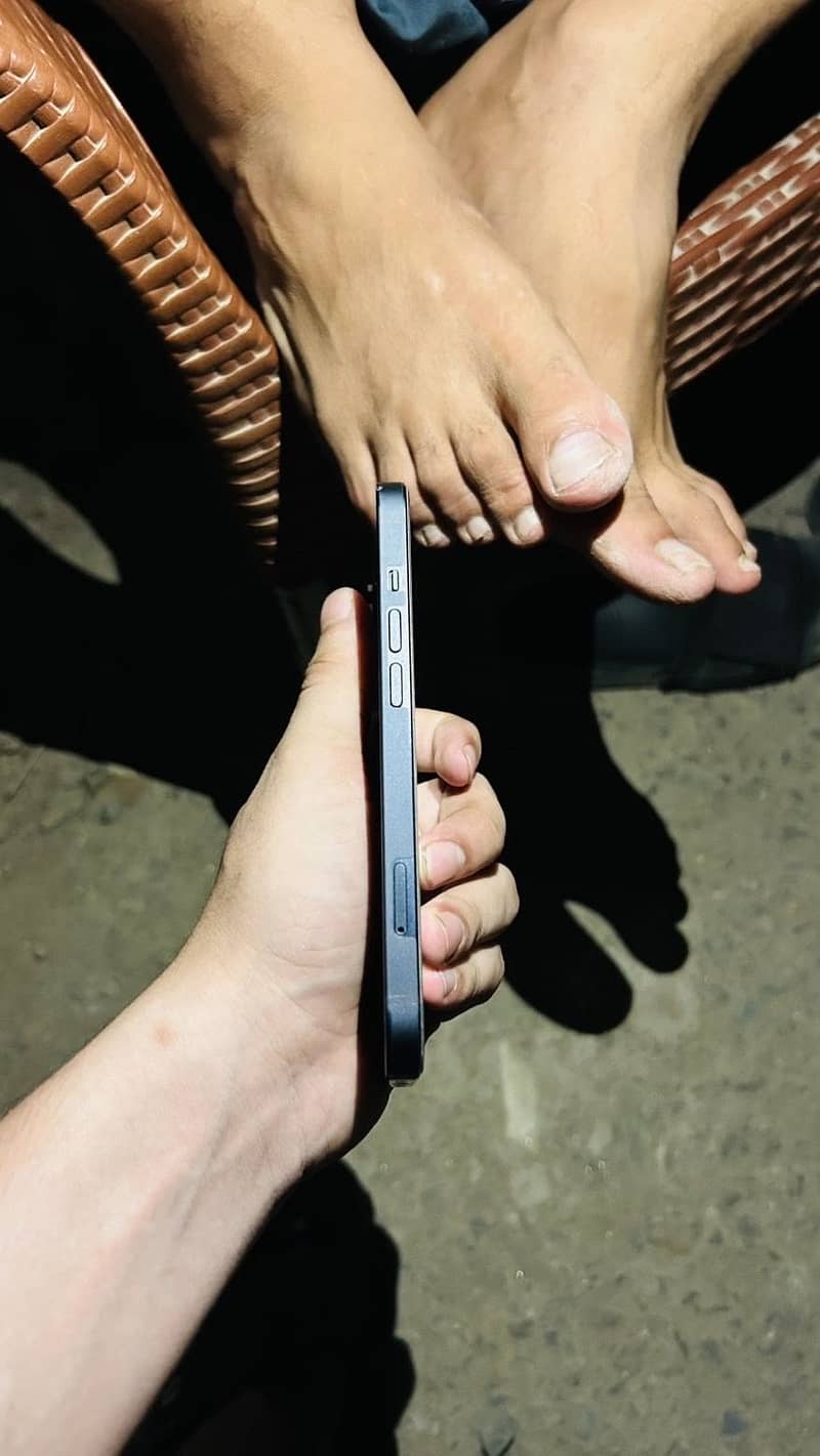 Apple iPhone 13 2