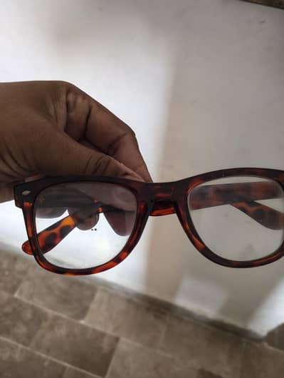 frame with simple glases for ladies wear with box