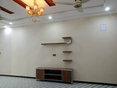 10 MARLA NEAT N CLEAN PORTION FOR RENT