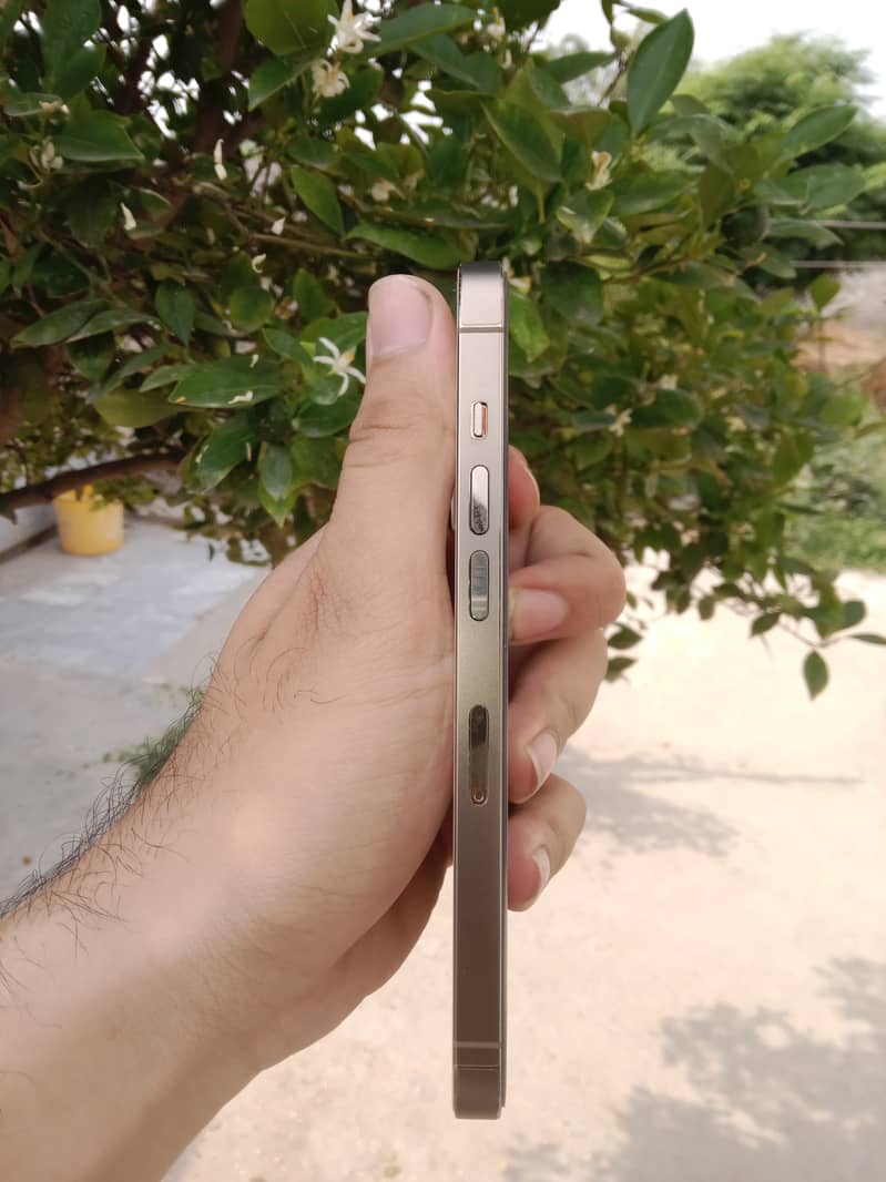 iPhone 14 pro 2