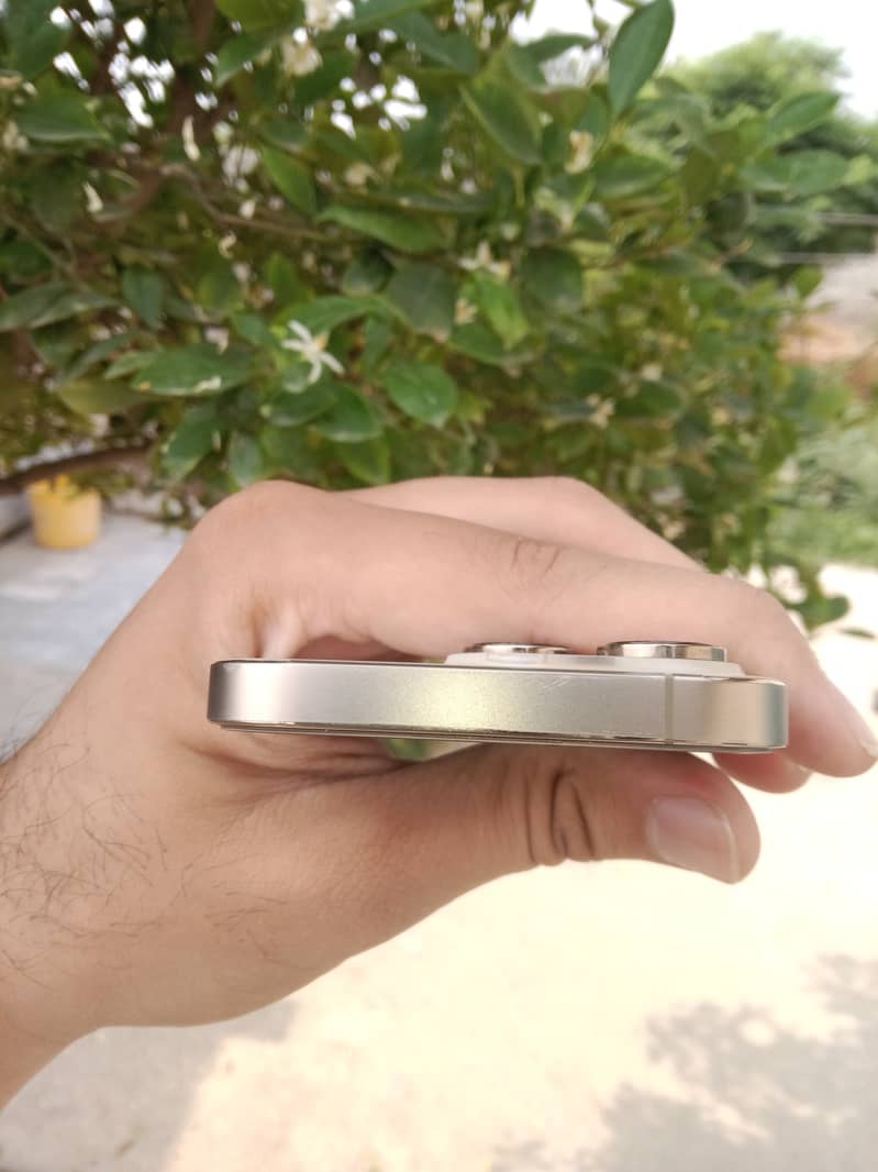 iPhone 14 pro 3
