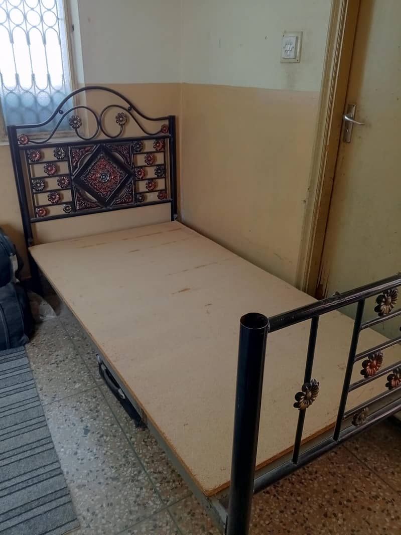 iron bed 0