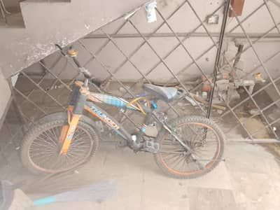 this is my used cycle Thora SA kaam ha bus Baki ok ha