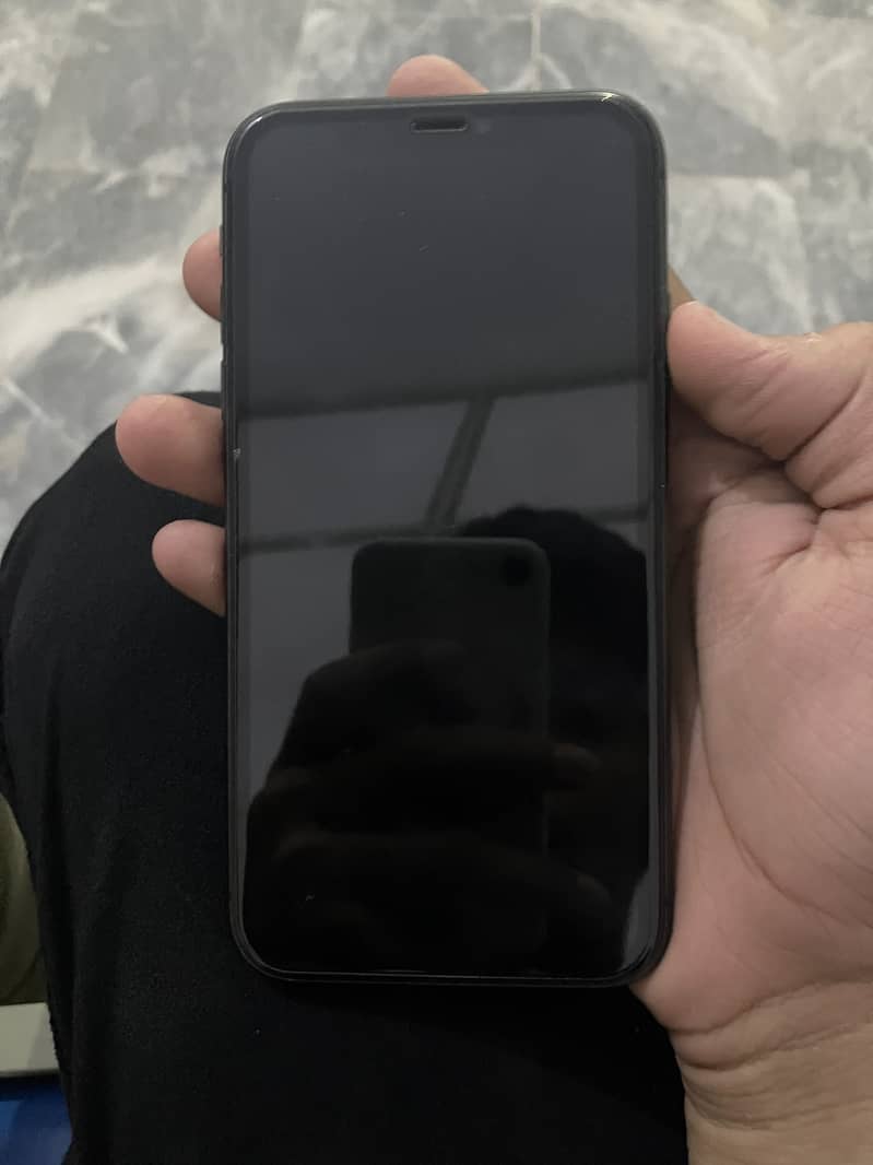Apple iPhone 11 4