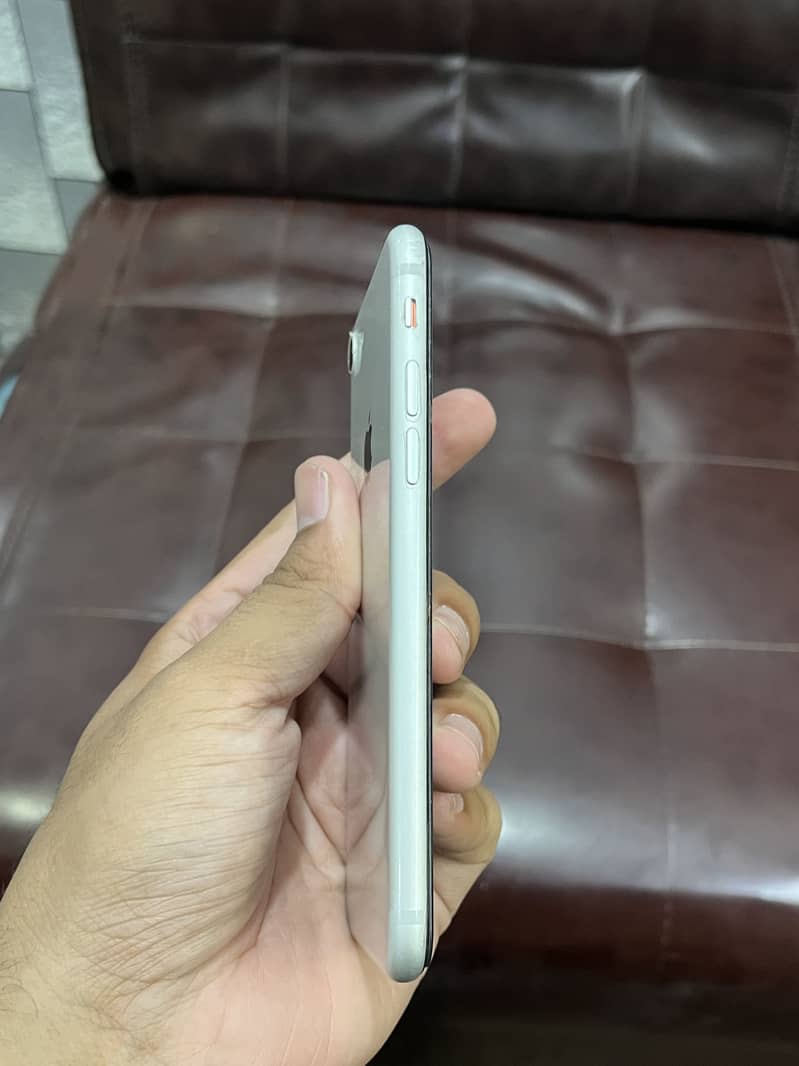 Apple iPhone 7 1