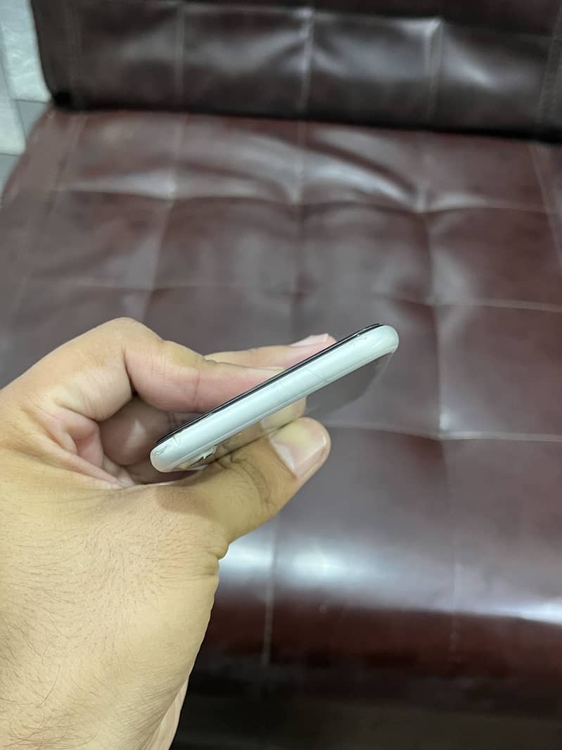 Apple iPhone 7 3