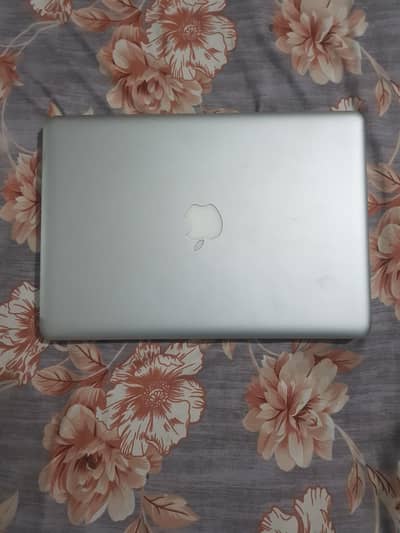 Macbook Pro 2010 model | 4gb ram | read ad