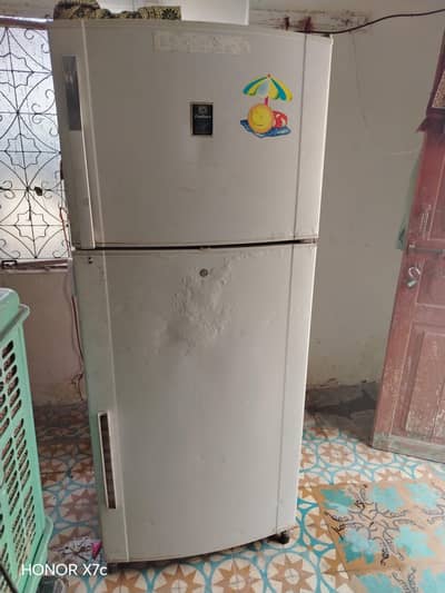 DAWLANCE REFRIGERATOR FULL SIZE