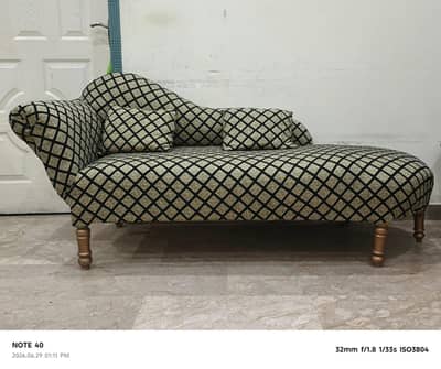 Dewan sofa