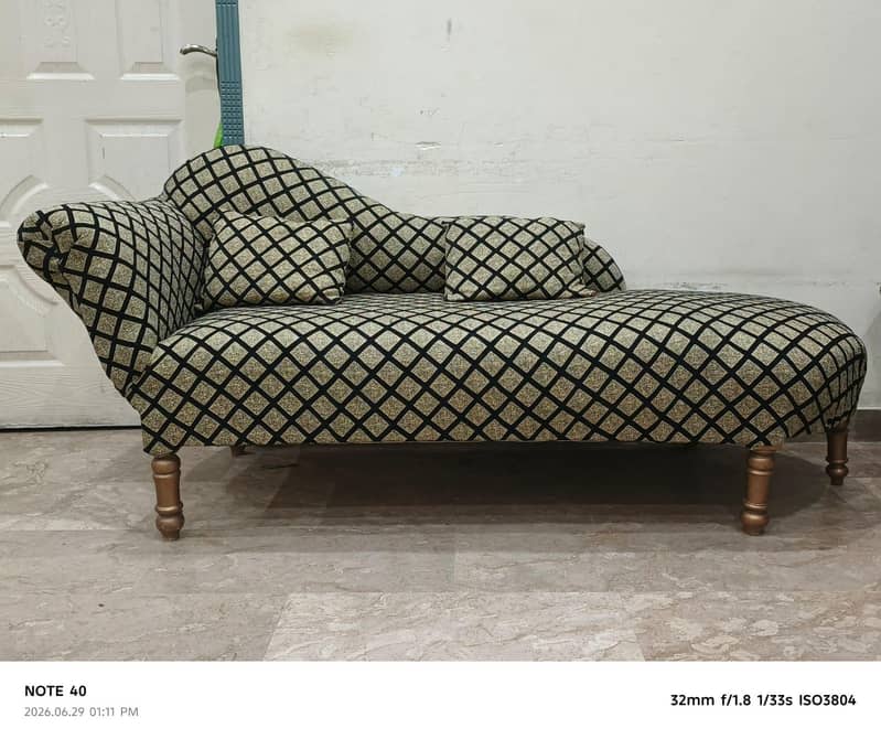 Dewan sofa 0