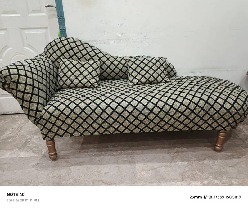 Dewan sofa 2