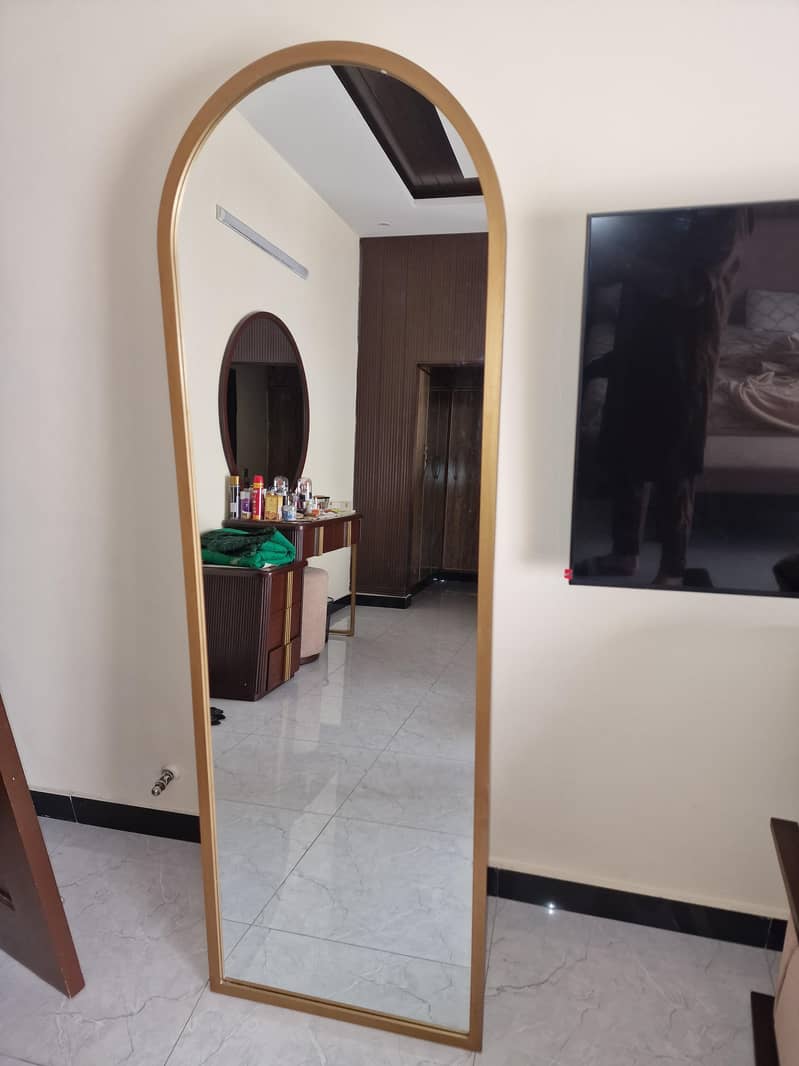 Standing mirror 1