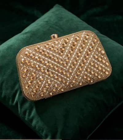 women clutches har type ka available hein order per bi bunbaaa sakta h