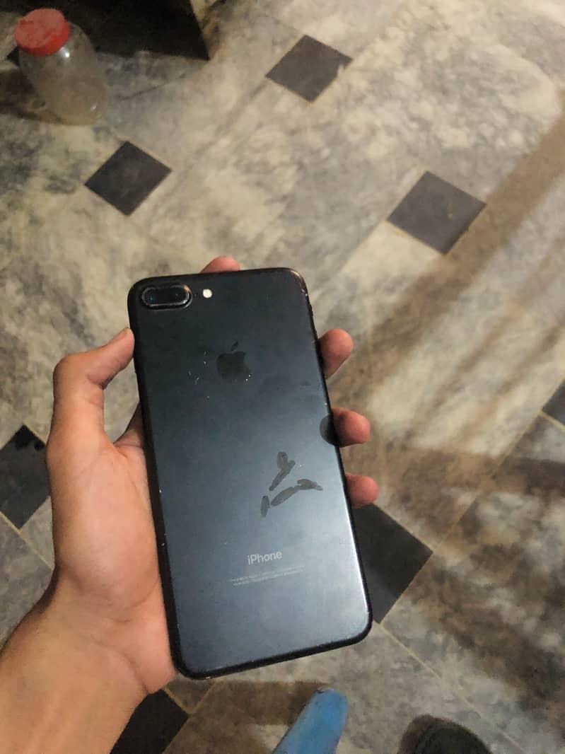Apple iPhone 7 Plus 1