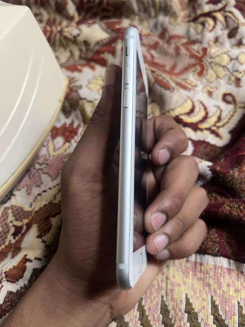 Apple iPhone 7 1