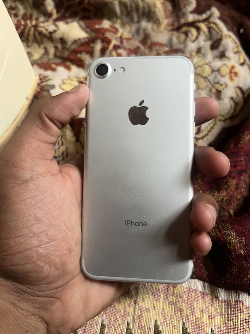 Apple iPhone 7 2