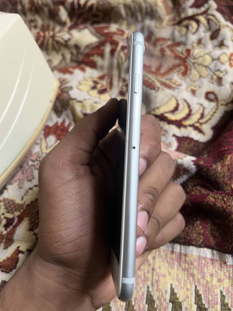 Apple iPhone 7 3