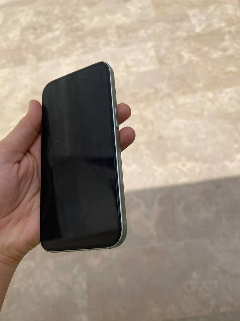 Apple iPhone 15 2