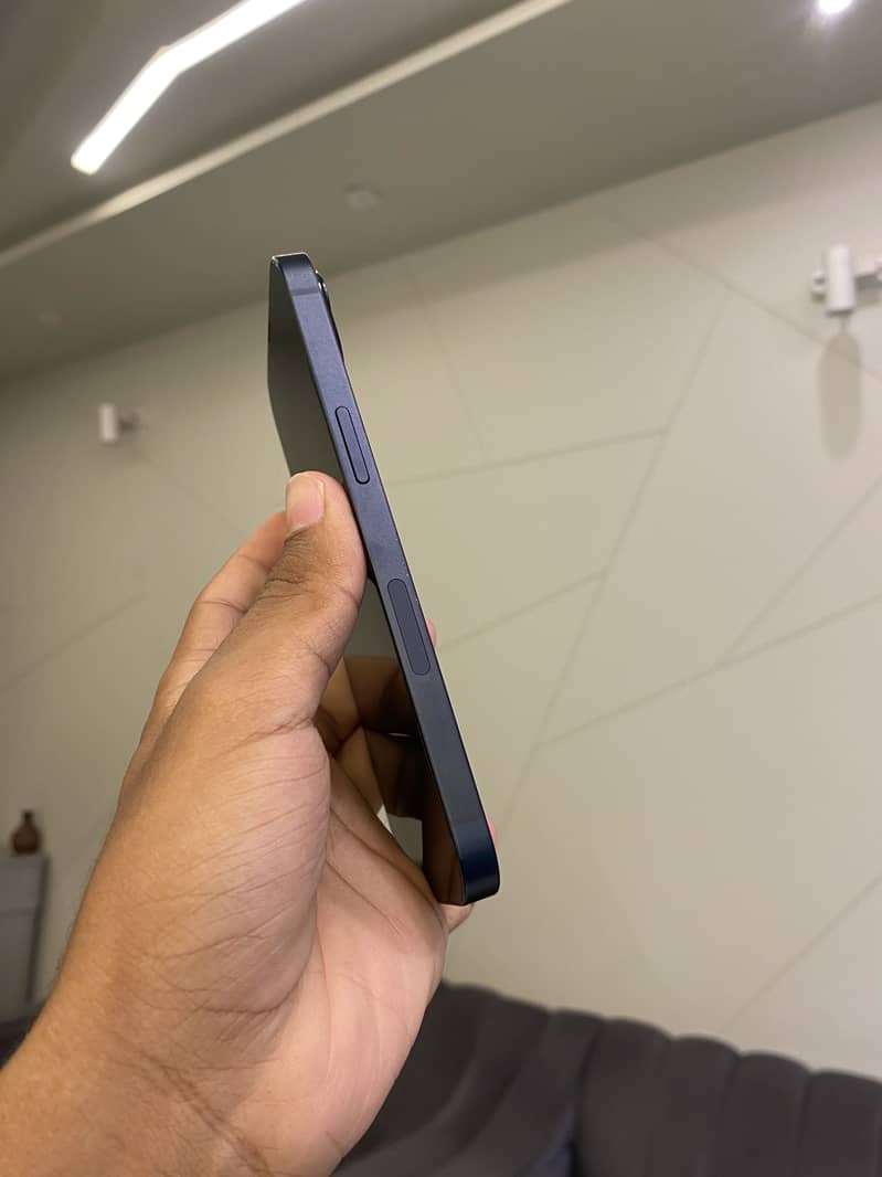Apple iPhone 13 2