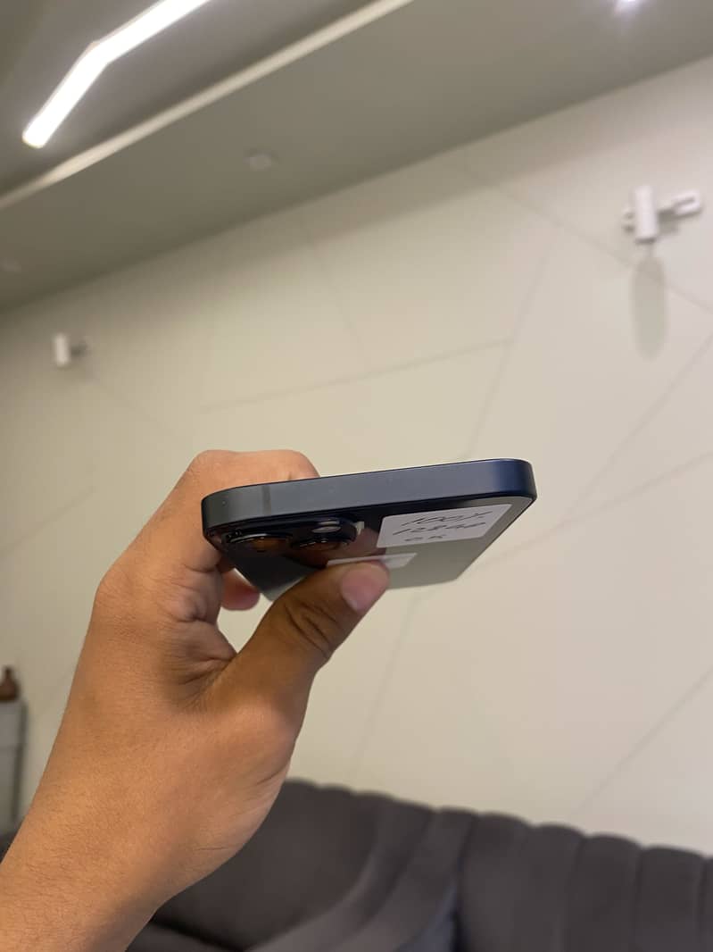 Apple iPhone 13 4