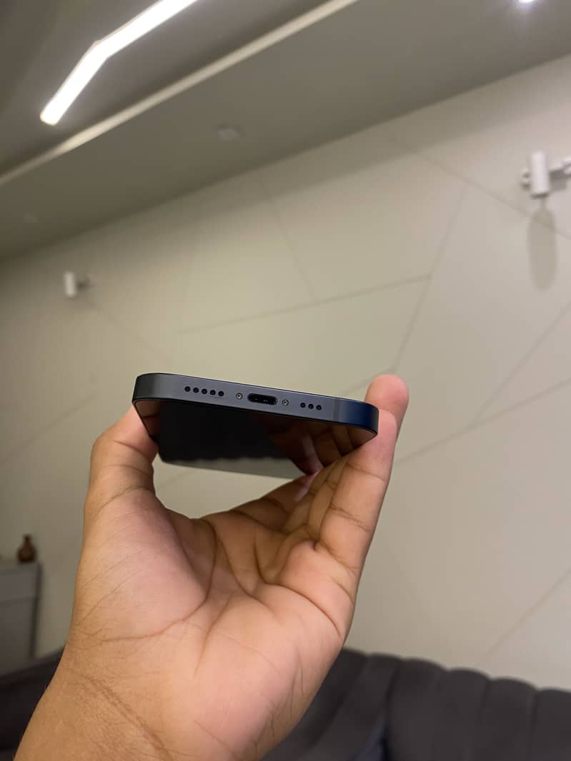 Apple iPhone 13 5