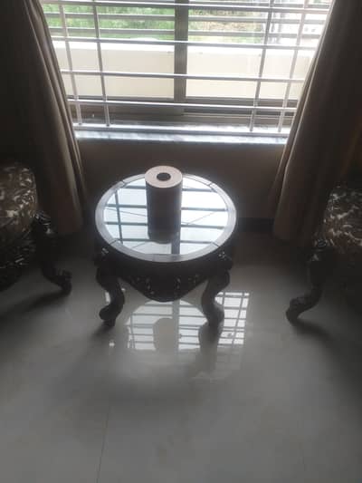 coffee chairs n 2 tables for sale