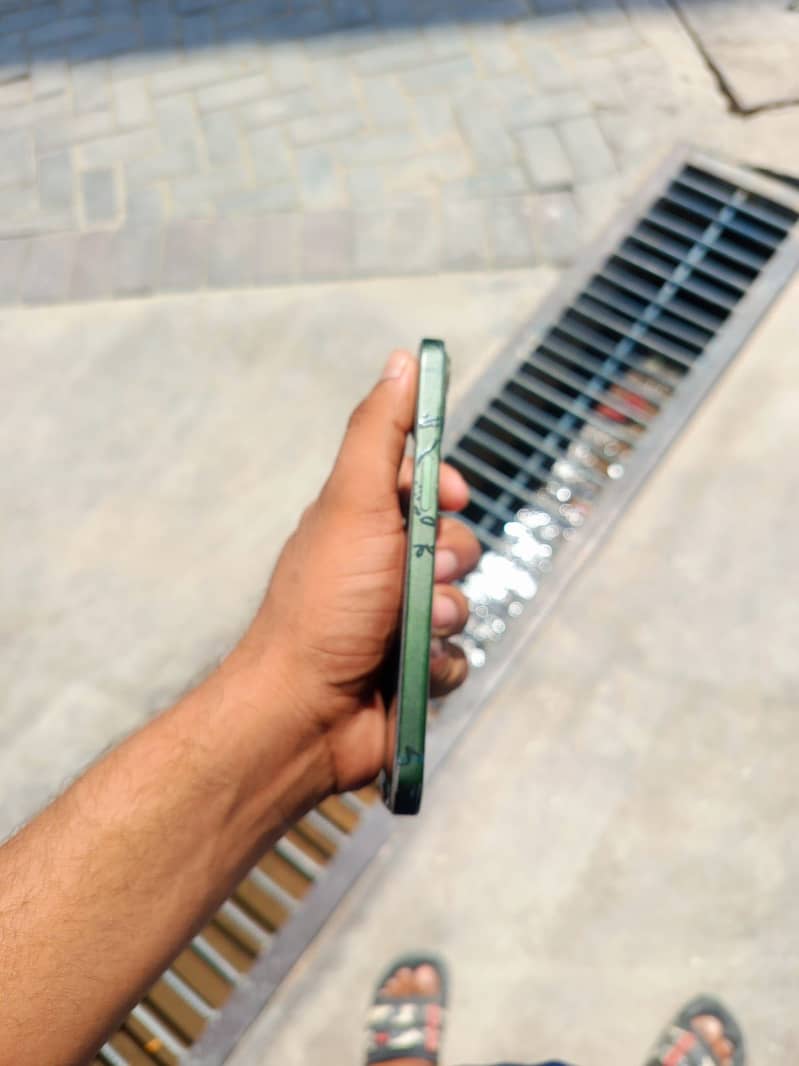 iPhone 13 1
