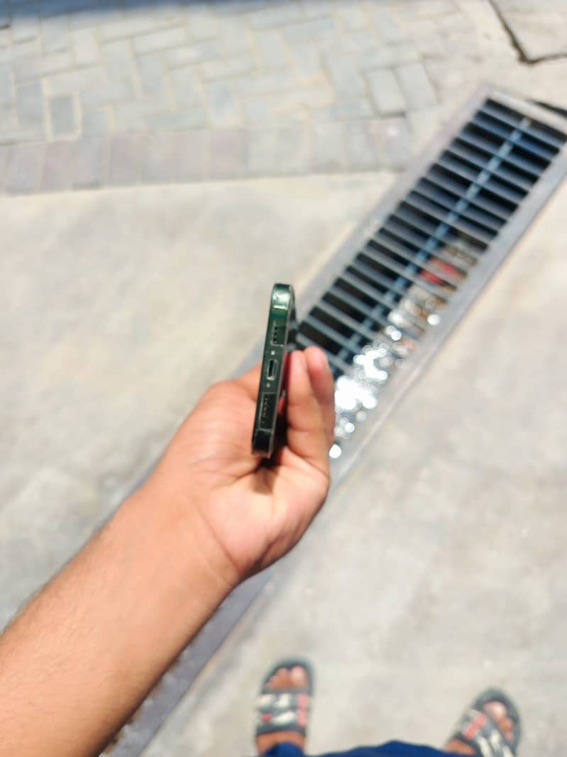 iPhone 13 2