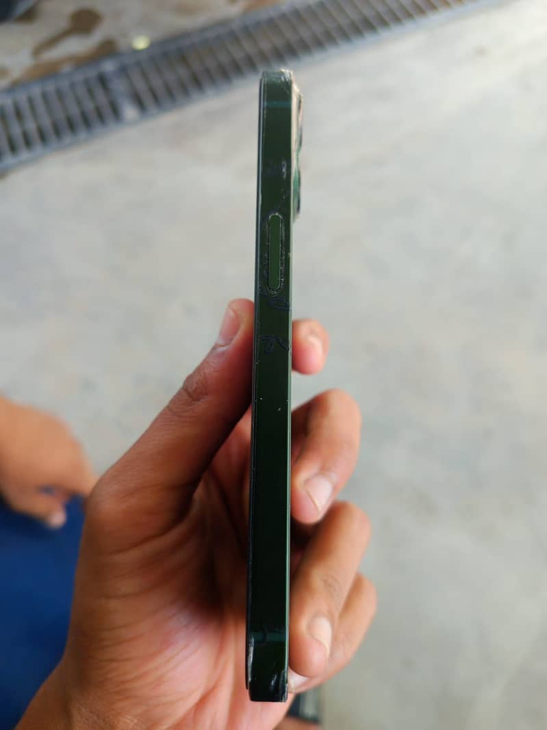 iPhone 13 7