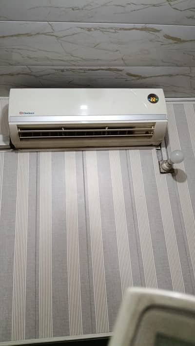 1. ton AC for sale . . Dawlance original running condition