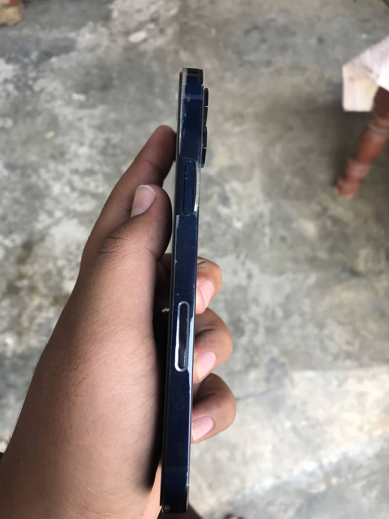 Apple iPhone 12 3