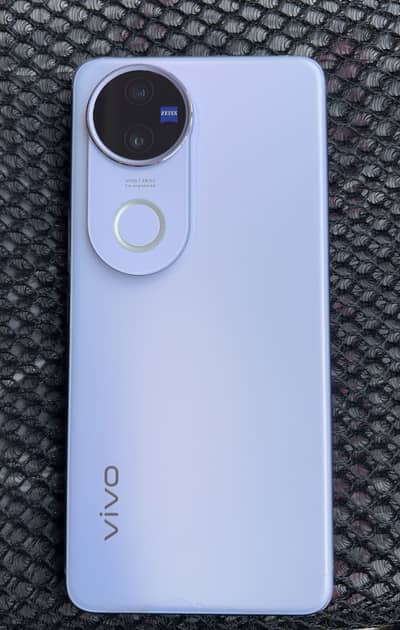 Vivo V50