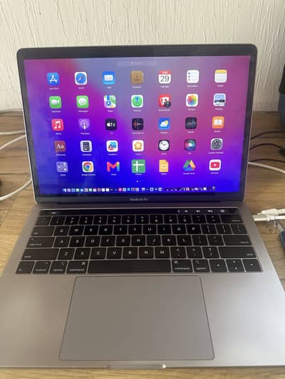 Macbook Pro 13-inch 2018 Four Thunderbolt 3 ports