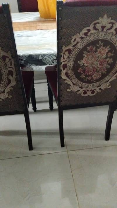 WOOD AND GLASS DINING TABLE WITHOUT CHAIR