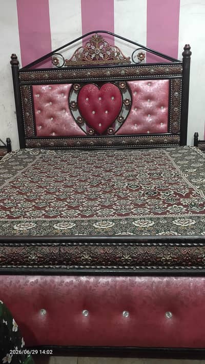 Bed set sofa set metal body condition clean hai 030756047.49