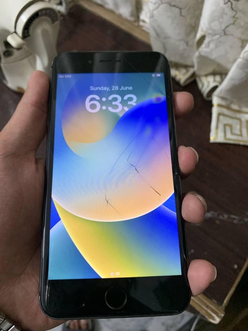 Apple iPhone 8 Plus 1