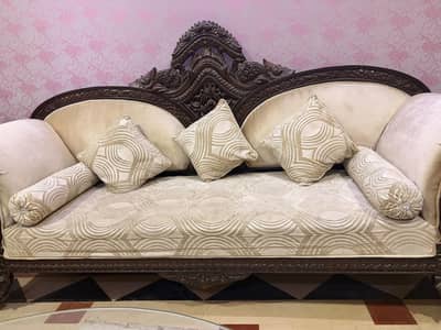 Title: Original Chiniot Design 7 Seater Sofa Set – Excellent Condition