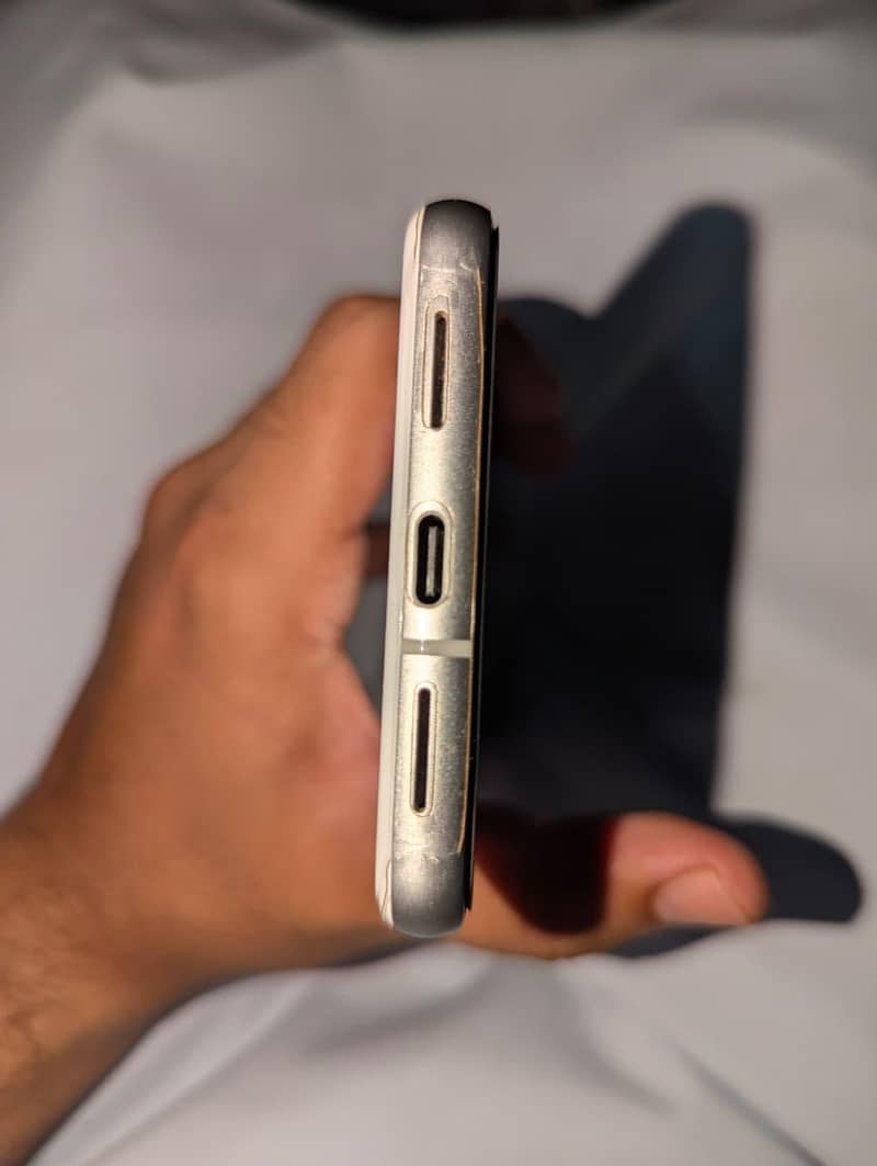 Google Pixel 7 4