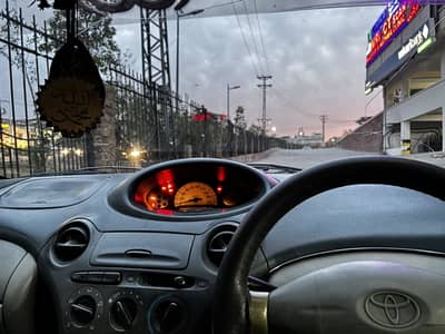 Toyota Vitz 2001