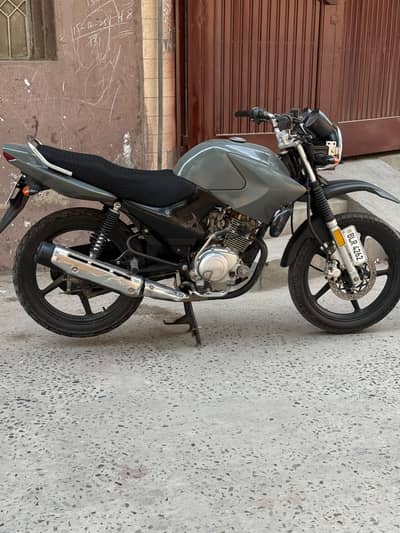 Yamaha ybr G 23/24 model Special addition