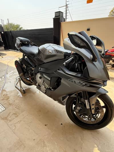 Yamaha YZF-R1 2016 – 2021 Canadian Import –Akrapovic & Bazzaz Loaded