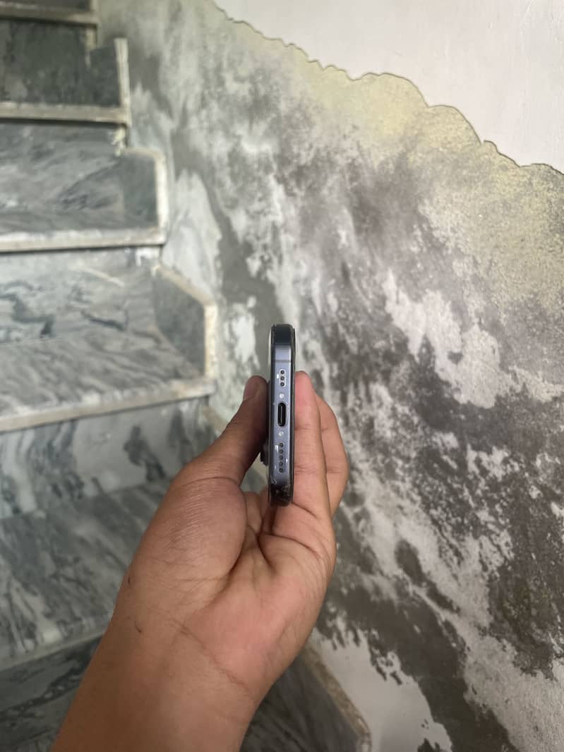 iPhone 15 Pro 3