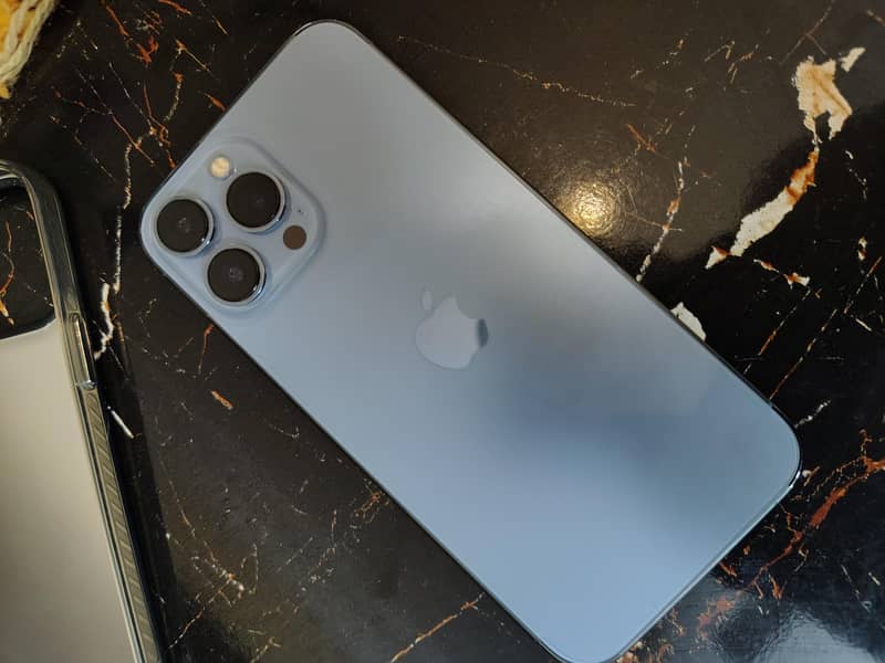 iPhone 13 Pro Max 1