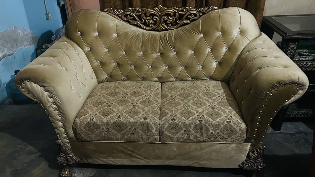 A complete sofa set with table 2