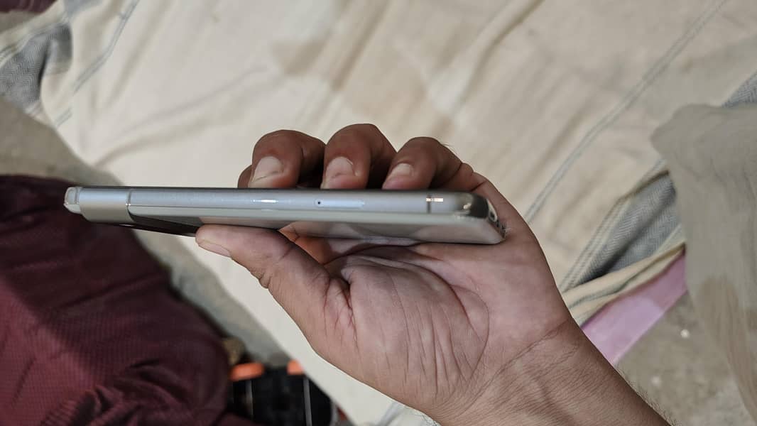 Google Pixel 8 4