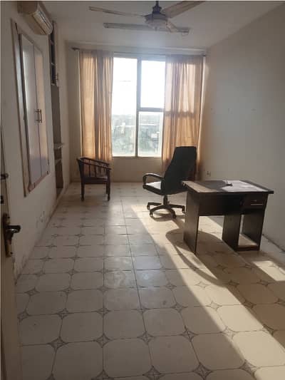 Office For Rent Area 270 Square Feet Available For Rent In Main Boulevard Road Gulberg 3 Lahore